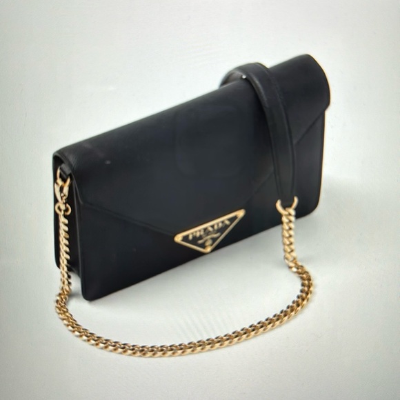 Prada Crossbody Wallet on Chain with gold hardware - Picture 8 of 9